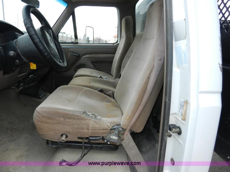 image for item A3965 1995 Ford F450 XL Super Duty flatbed pickup truck