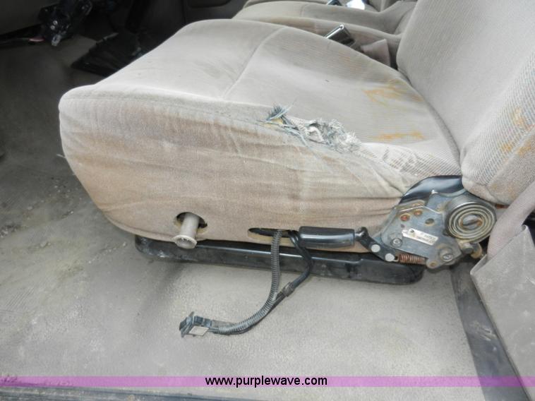 image for item A3965 1995 Ford F450 XL Super Duty flatbed pickup truck