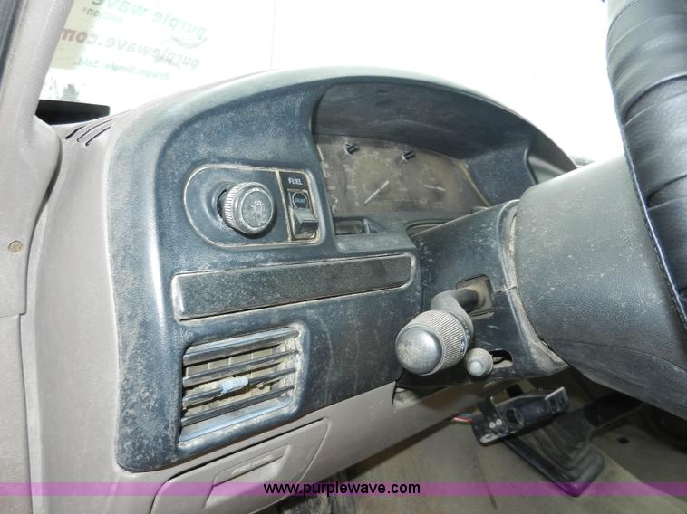 image for item A3965 1995 Ford F450 XL Super Duty flatbed pickup truck