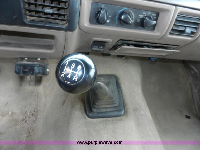 image for item A3965 1995 Ford F450 XL Super Duty flatbed pickup truck