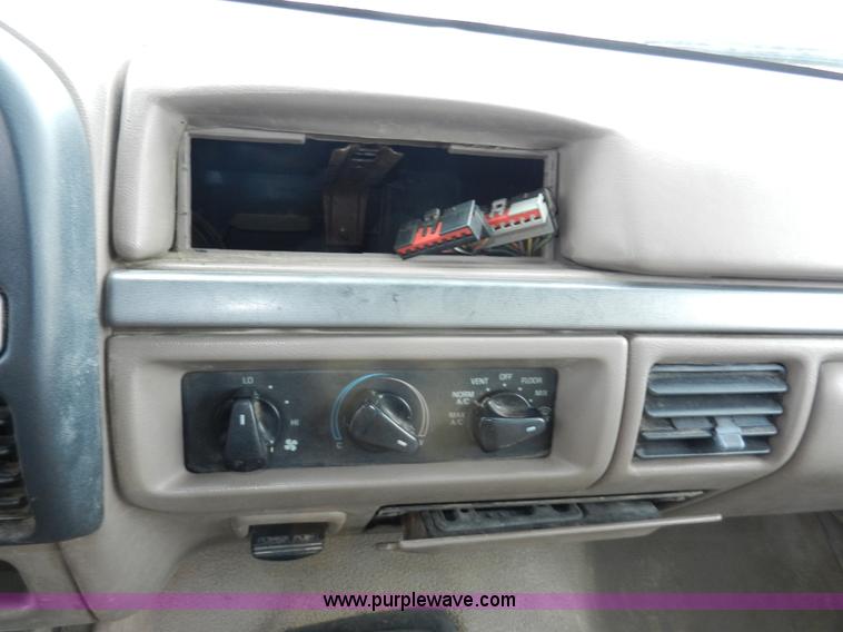 image for item A3965 1995 Ford F450 XL Super Duty flatbed pickup truck