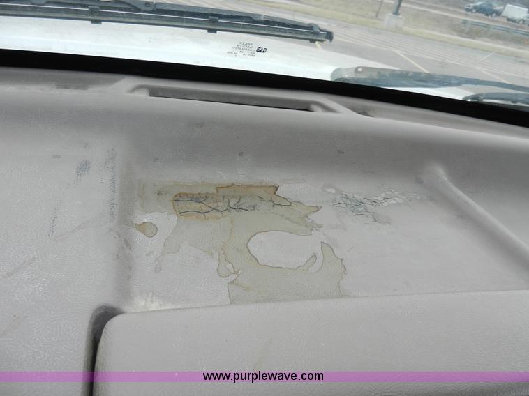 image for item A3965 1995 Ford F450 XL Super Duty flatbed pickup truck