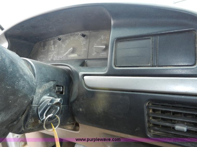 image for item A3965 1995 Ford F450 XL Super Duty flatbed pickup truck