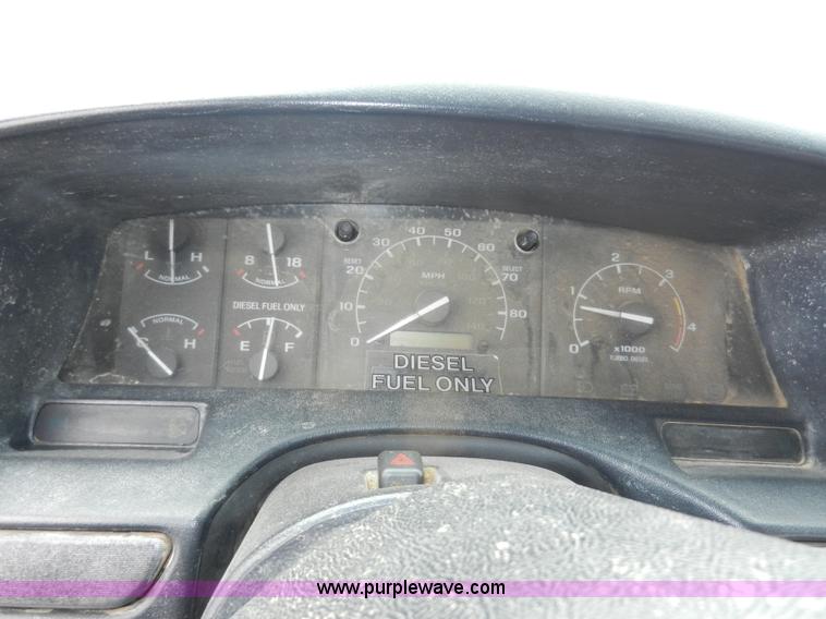 image for item A3965 1995 Ford F450 XL Super Duty flatbed pickup truck