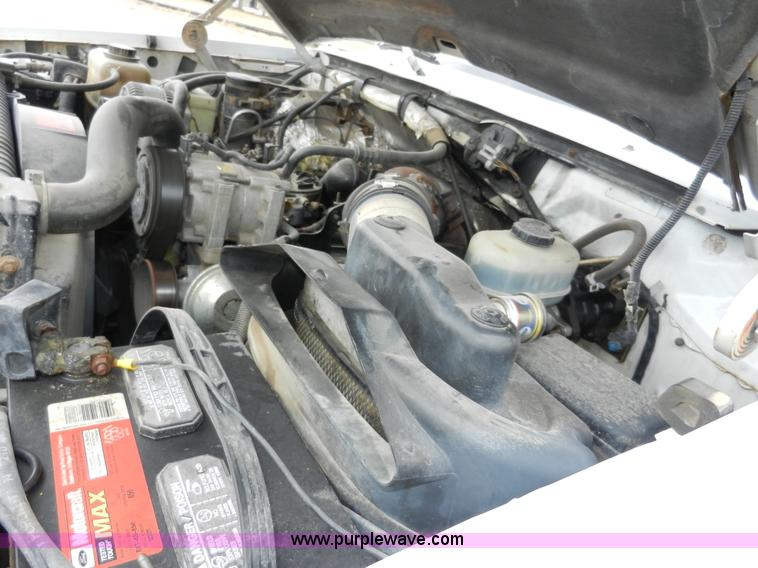 image for item A3965 1995 Ford F450 XL Super Duty flatbed pickup truck