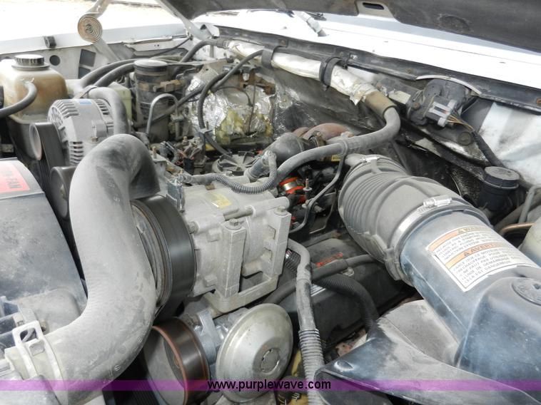 image for item A3965 1995 Ford F450 XL Super Duty flatbed pickup truck