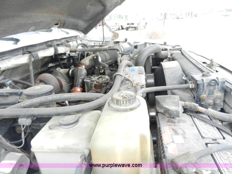 image for item A3965 1995 Ford F450 XL Super Duty flatbed pickup truck