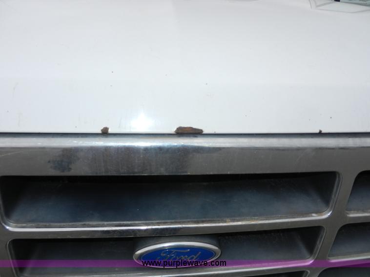 image for item A3965 1995 Ford F450 XL Super Duty flatbed pickup truck