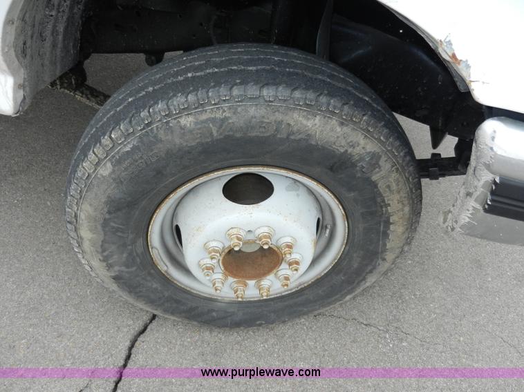 image for item A3965 1995 Ford F450 XL Super Duty flatbed pickup truck