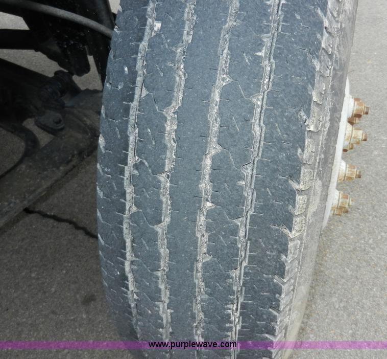 image for item A3965 1995 Ford F450 XL Super Duty flatbed pickup truck