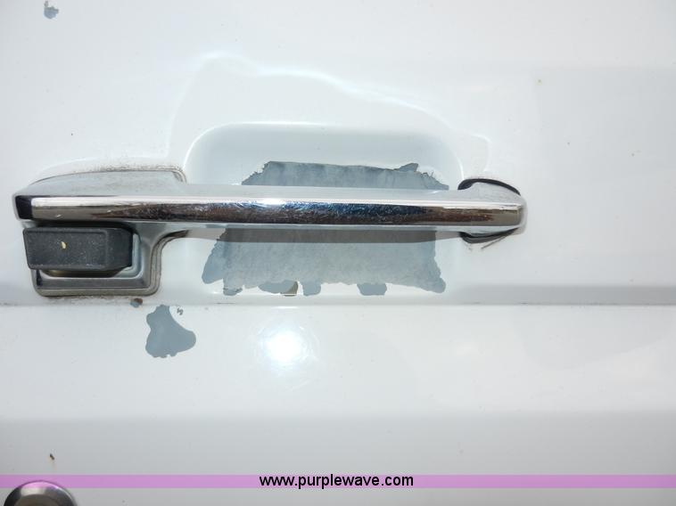 image for item A3965 1995 Ford F450 XL Super Duty flatbed pickup truck