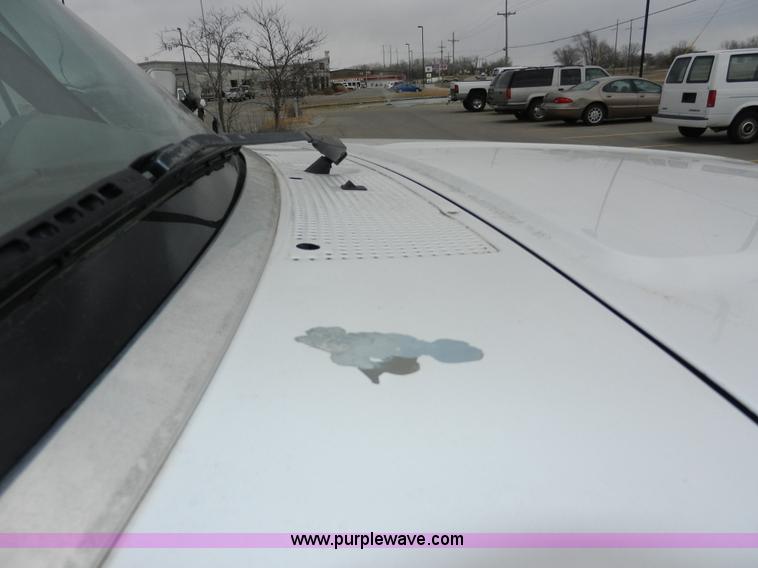 image for item A3965 1995 Ford F450 XL Super Duty flatbed pickup truck