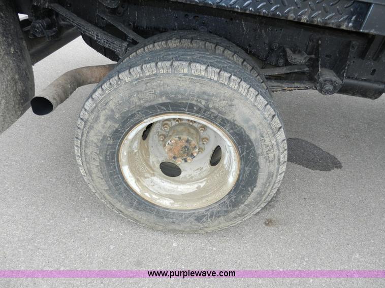 image for item A3965 1995 Ford F450 XL Super Duty flatbed pickup truck