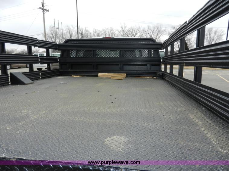 image for item A3965 1995 Ford F450 XL Super Duty flatbed pickup truck