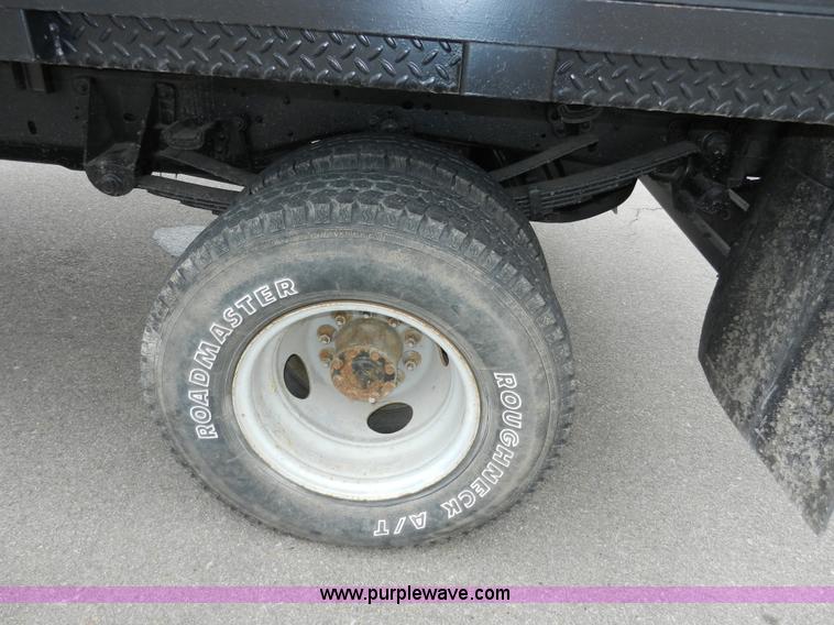 image for item A3965 1995 Ford F450 XL Super Duty flatbed pickup truck