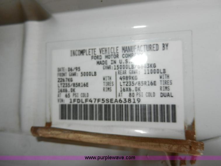 image for item A3965 1995 Ford F450 XL Super Duty flatbed pickup truck