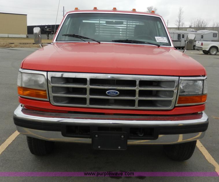 image for item A3966 1997 Ford F350 XLT flatbed pickup truck