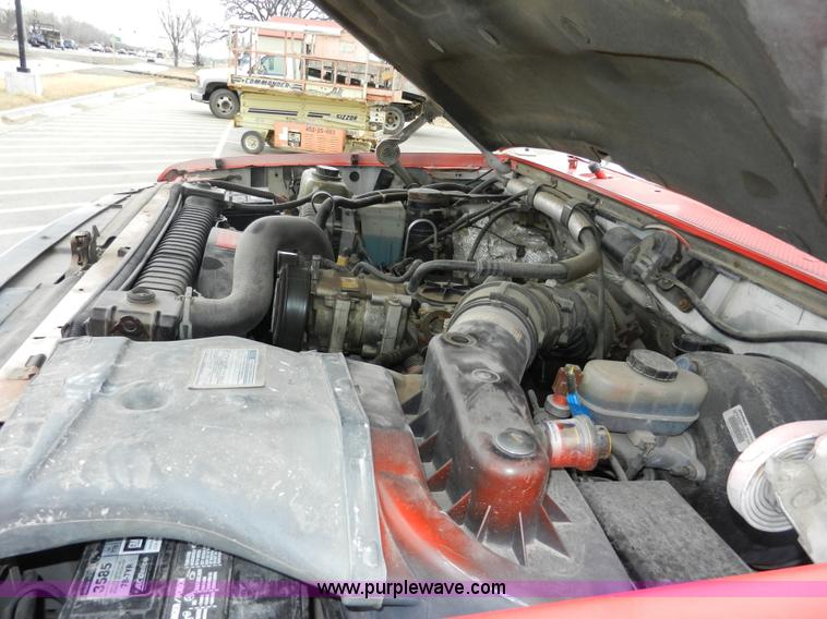 image for item A3966 1997 Ford F350 XLT flatbed pickup truck