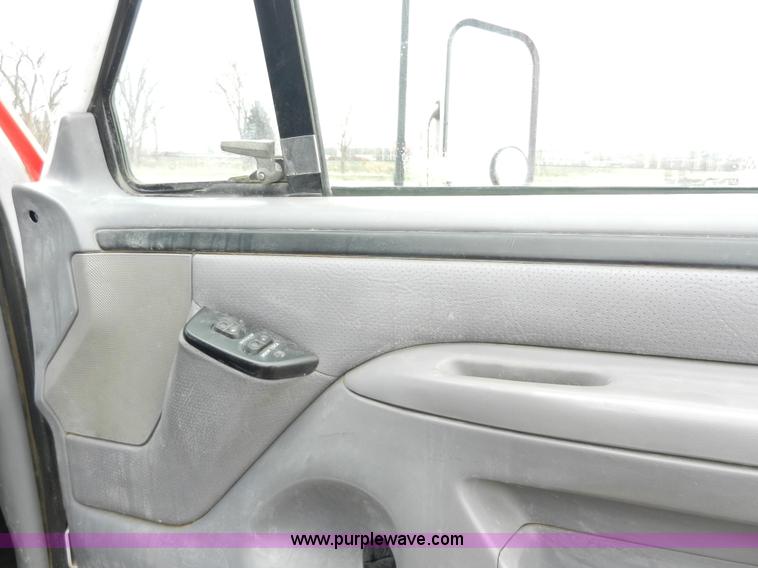 image for item A3966 1997 Ford F350 XLT flatbed pickup truck