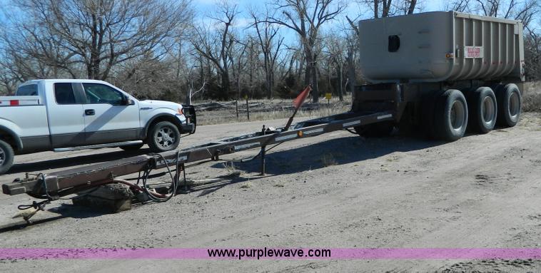 image for item B3760 1988 Fruehauf triple axle