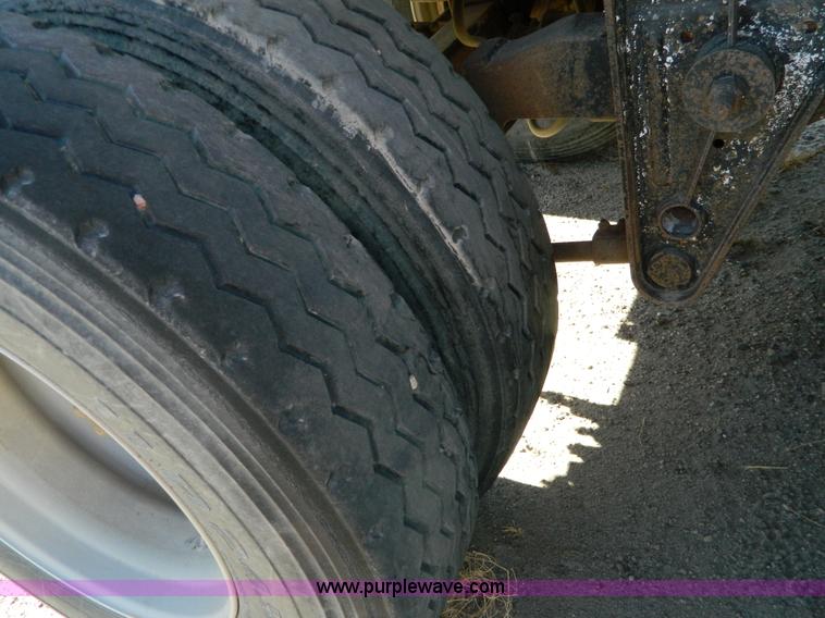 image for item B3760 1988 Fruehauf triple axle