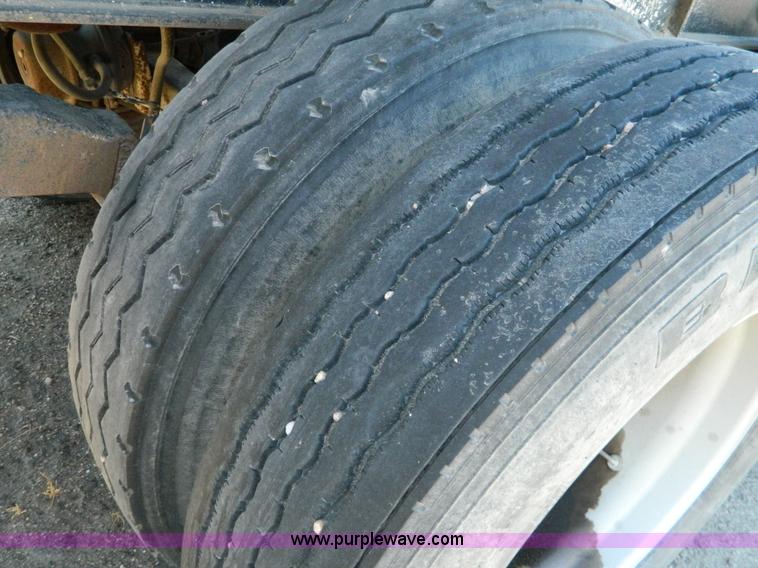 image for item B3760 1988 Fruehauf triple axle