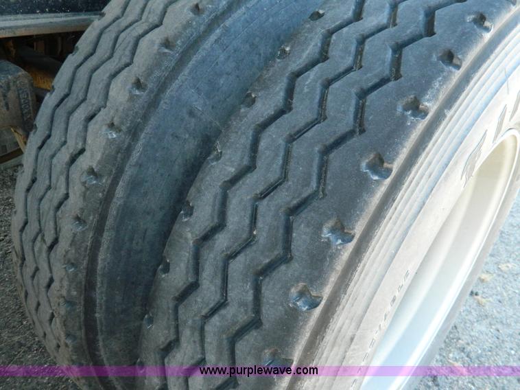 image for item B3760 1988 Fruehauf triple axle