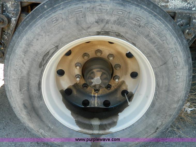 image for item B3760 1988 Fruehauf triple axle