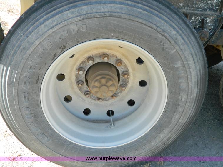 image for item B3760 1988 Fruehauf triple axle