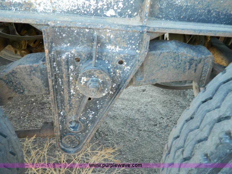 image for item B3760 1988 Fruehauf triple axle
