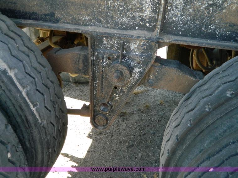 image for item B3760 1988 Fruehauf triple axle