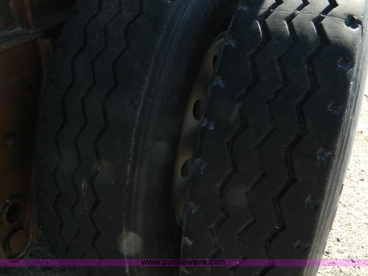 image for item B3760 1988 Fruehauf triple axle