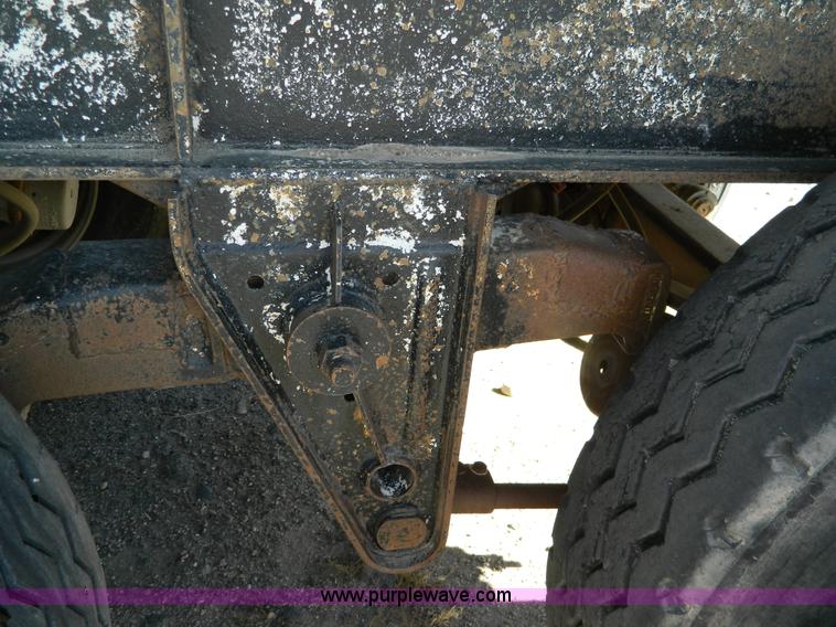 image for item B3760 1988 Fruehauf triple axle