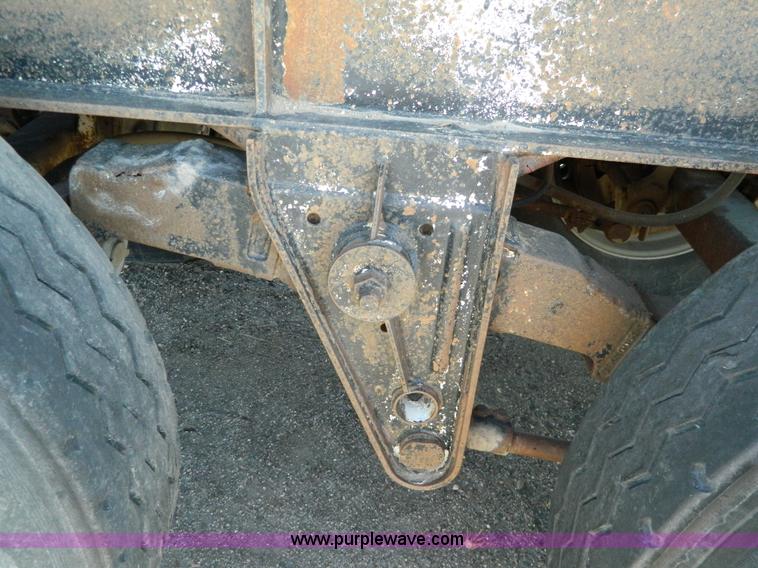 image for item B3760 1988 Fruehauf triple axle