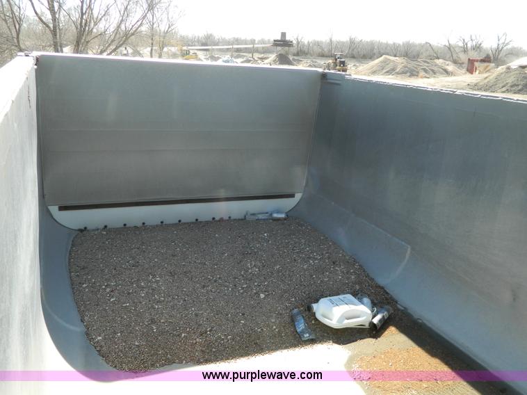 image for item B3760 1988 Fruehauf triple axle