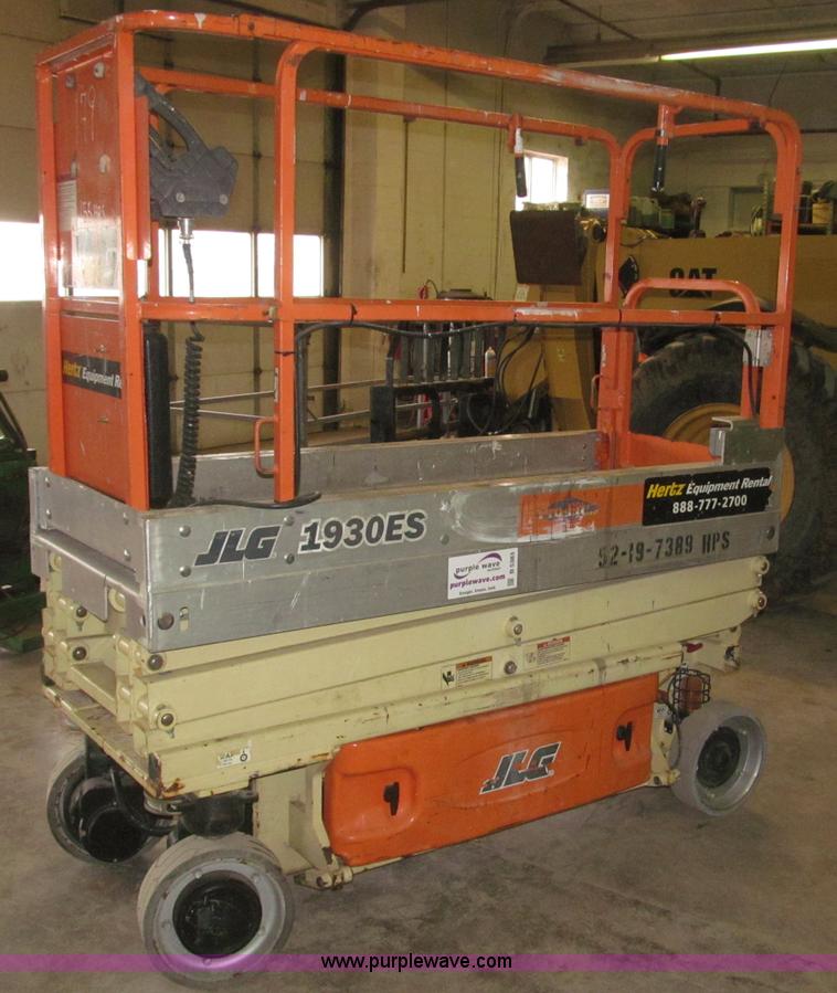 image for item B5383 2007 JLG 1930ES electric scissor lift