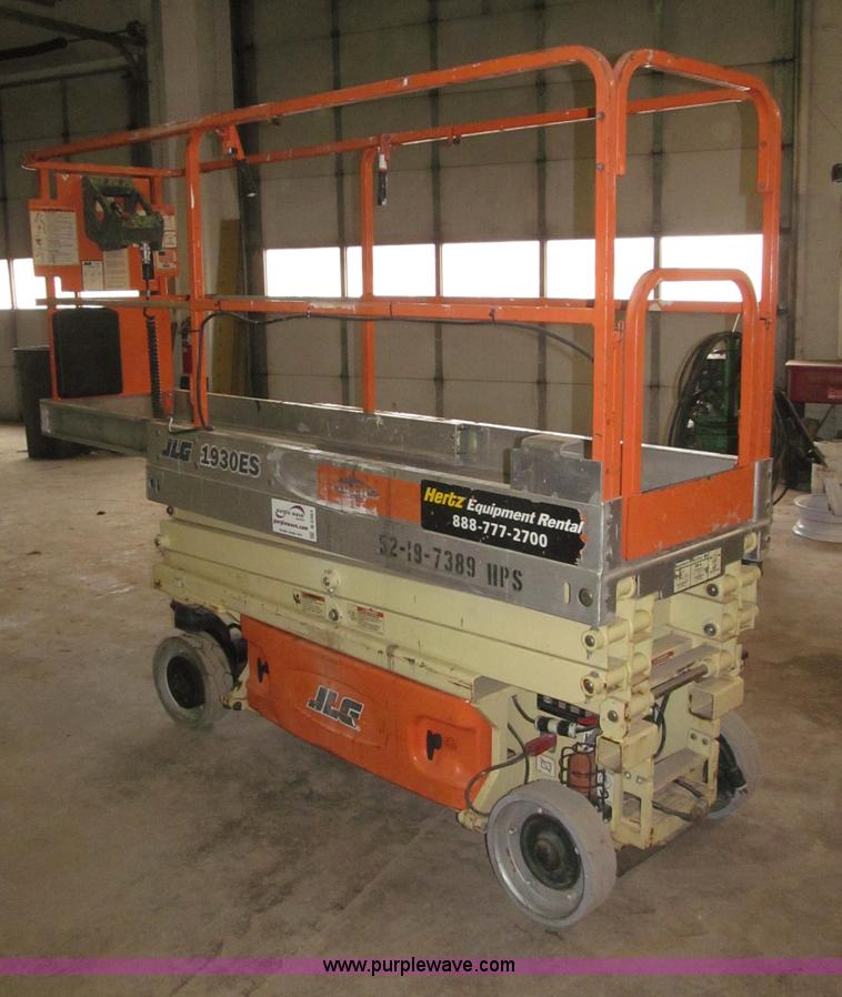 image for item B5383 2007 JLG 1930ES electric scissor lift