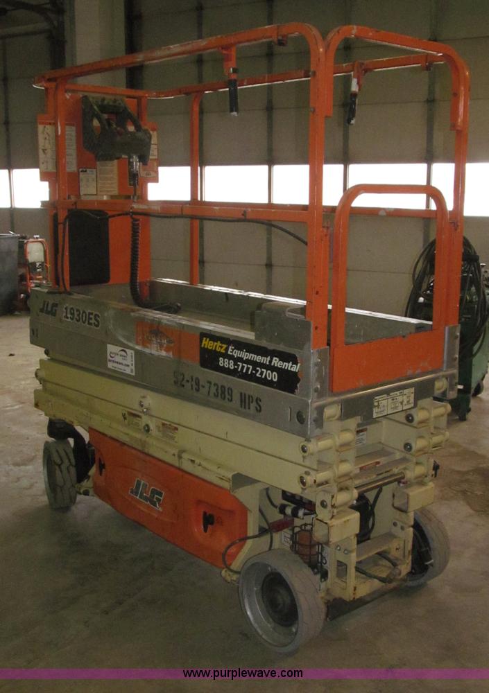 image for item B5383 2007 JLG 1930ES electric scissor lift
