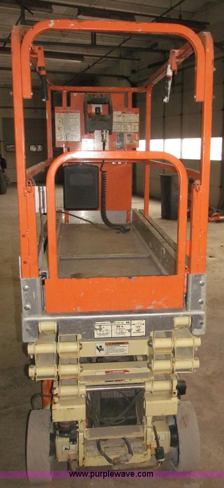 image for item B5383 2007 JLG 1930ES electric scissor lift