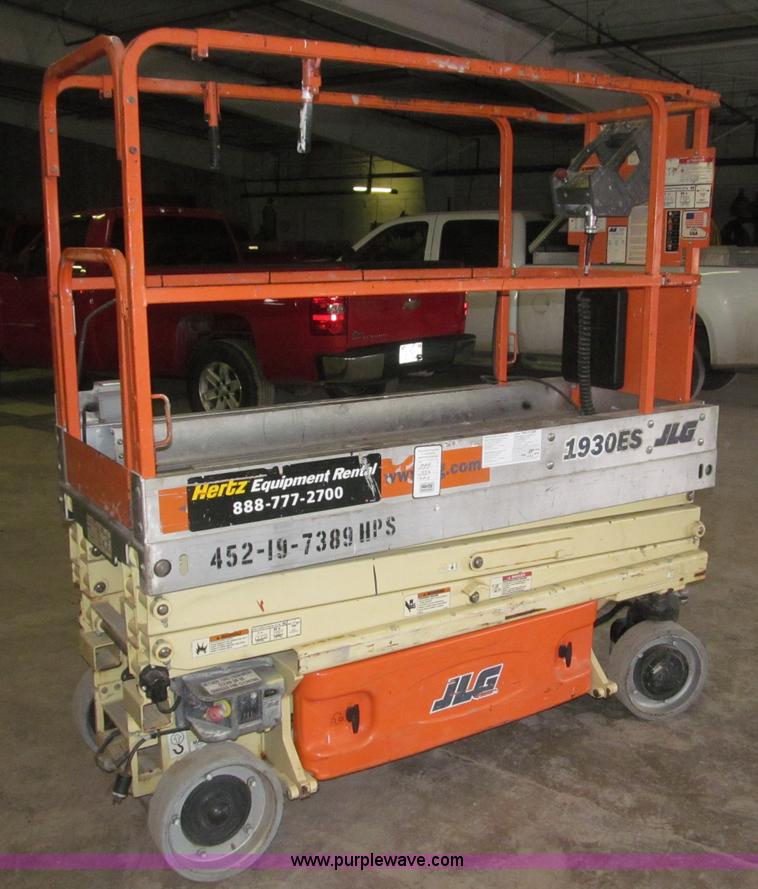 image for item B5383 2007 JLG 1930ES electric scissor lift