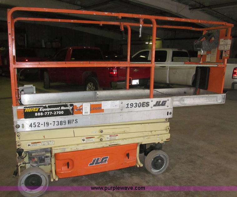 image for item B5383 2007 JLG 1930ES electric scissor lift