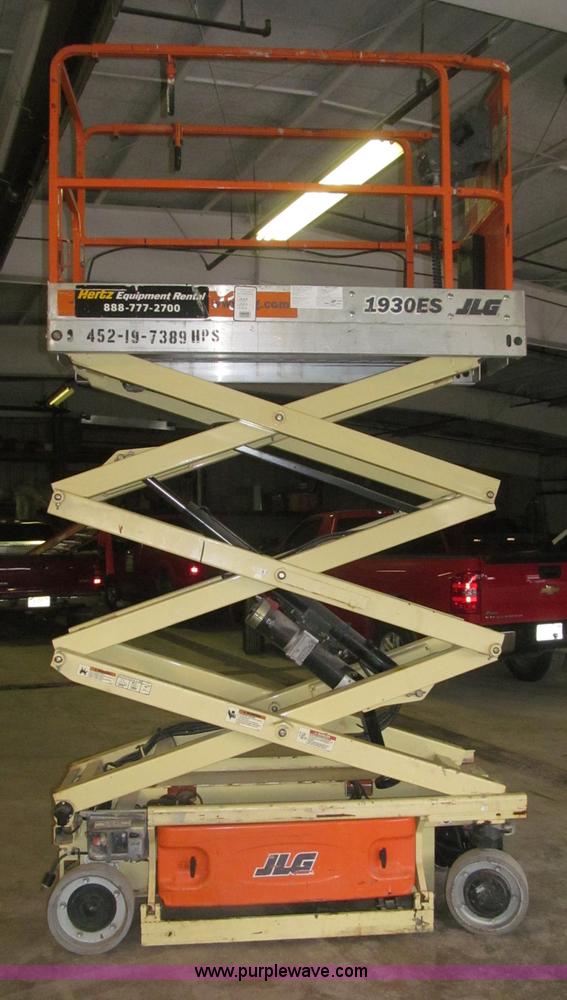 image for item B5383 2007 JLG 1930ES electric scissor lift