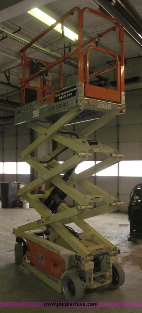 image for item B5383 2007 JLG 1930ES electric scissor lift