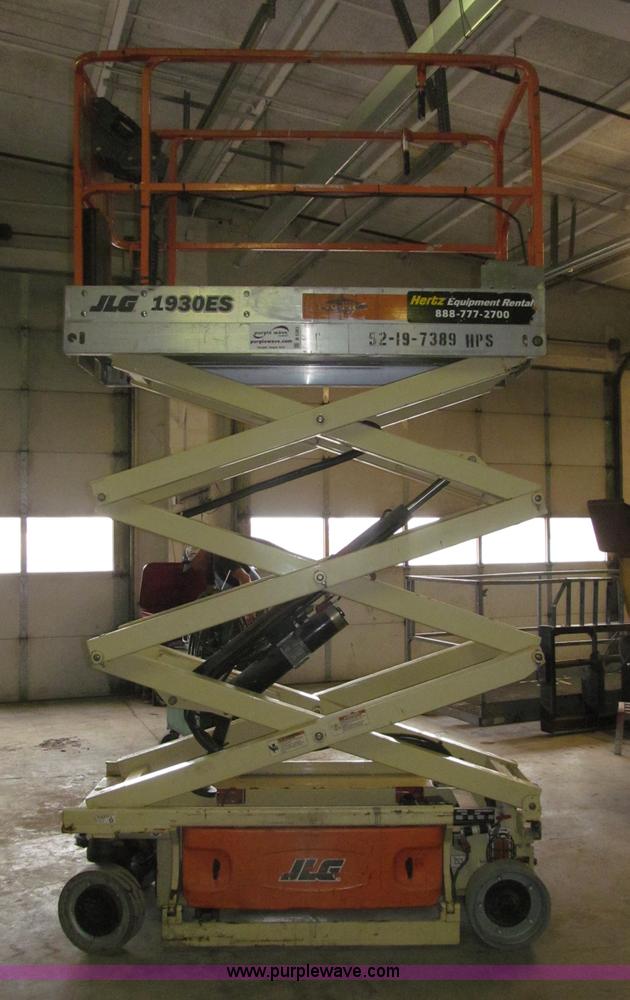 image for item B5383 2007 JLG 1930ES electric scissor lift