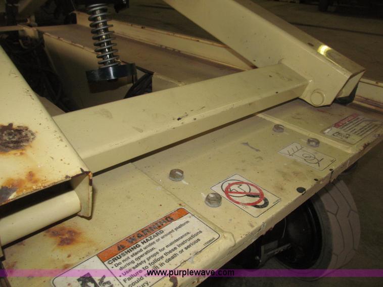 image for item B5383 2007 JLG 1930ES electric scissor lift