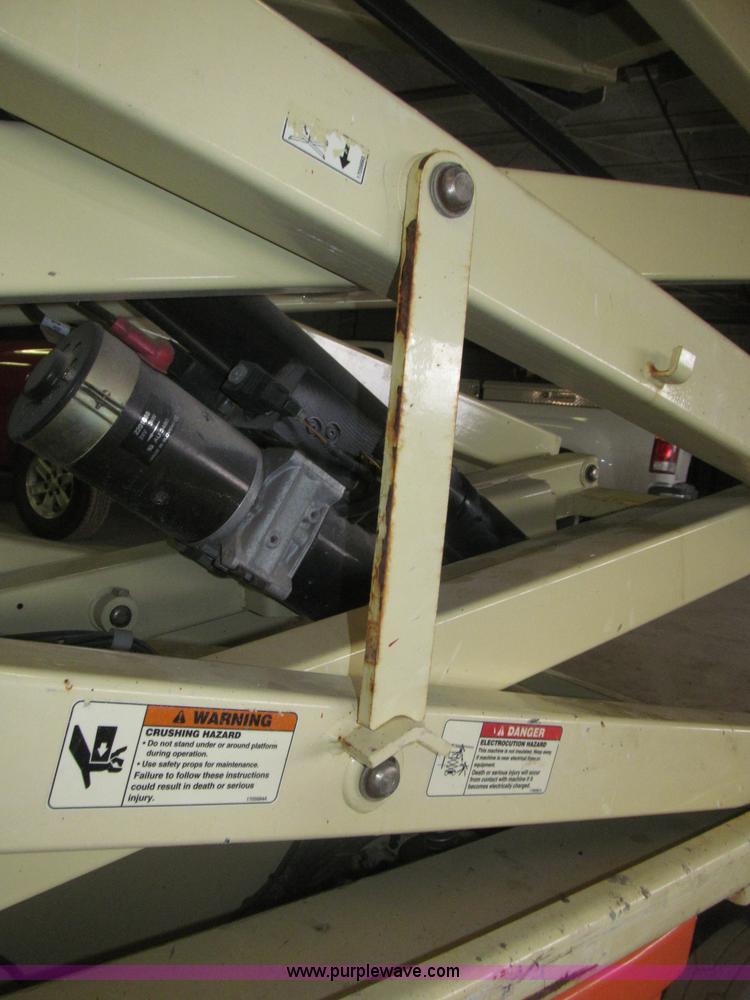 image for item B5383 2007 JLG 1930ES electric scissor lift