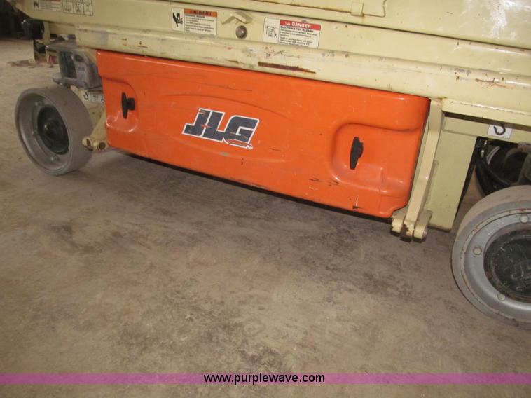 image for item B5383 2007 JLG 1930ES electric scissor lift