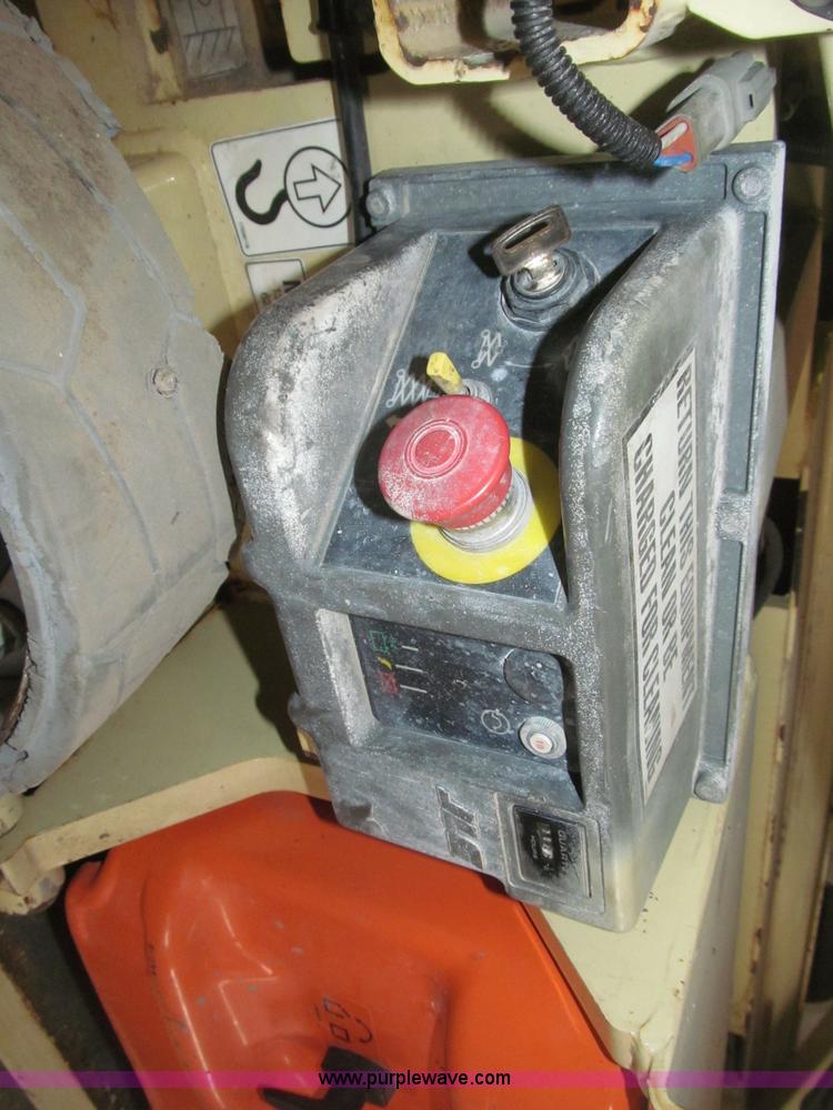 image for item B5383 2007 JLG 1930ES electric scissor lift