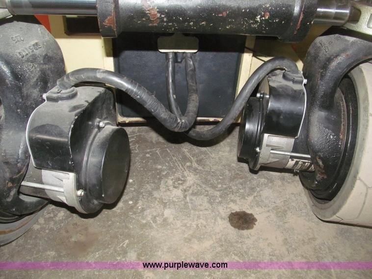 image for item B5383 2007 JLG 1930ES electric scissor lift