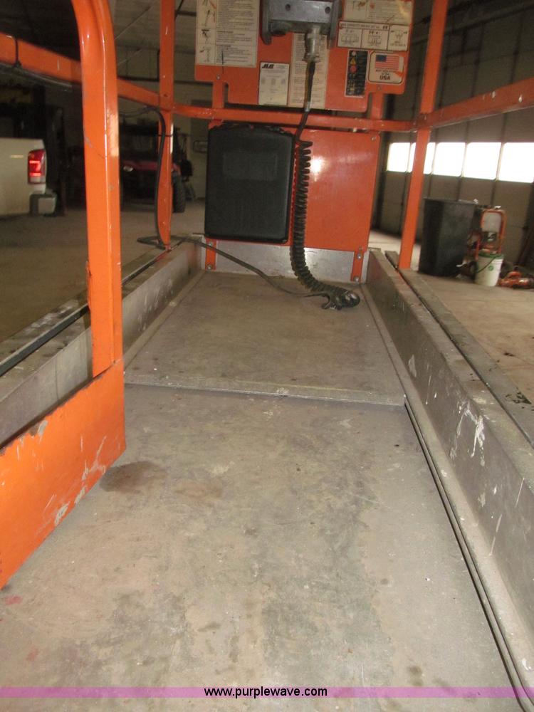 image for item B5383 2007 JLG 1930ES electric scissor lift